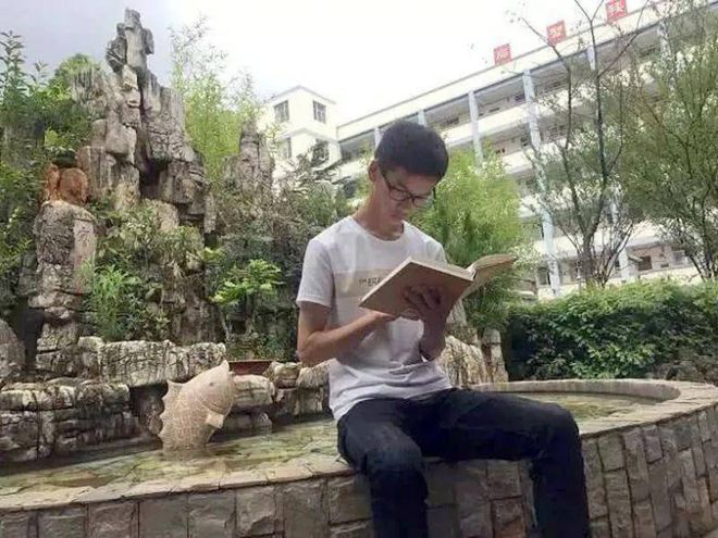 “搬砖小伙”林万东：713分考上清华被嘲无用5年过去近况如何？(图3)